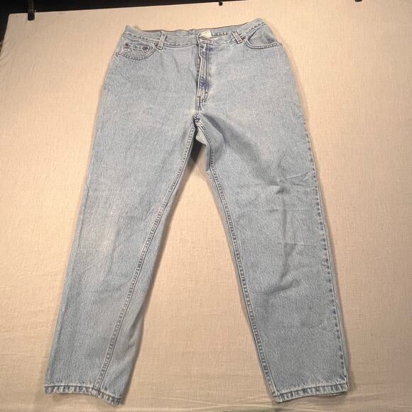 Levi’s 550 Womens Relaxed Fit Tapered Leg Jeans Size 18 Reg S Light Wash Denim - Picture 1 of 5